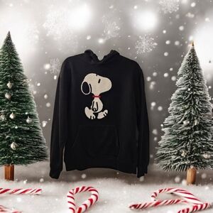 Peanuts Snoopy Women's Pullover Sweatshirt Hoodie in black and white